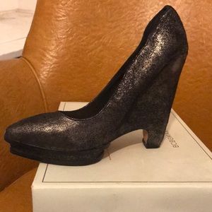 BCBG black platform heels with gold shimmer